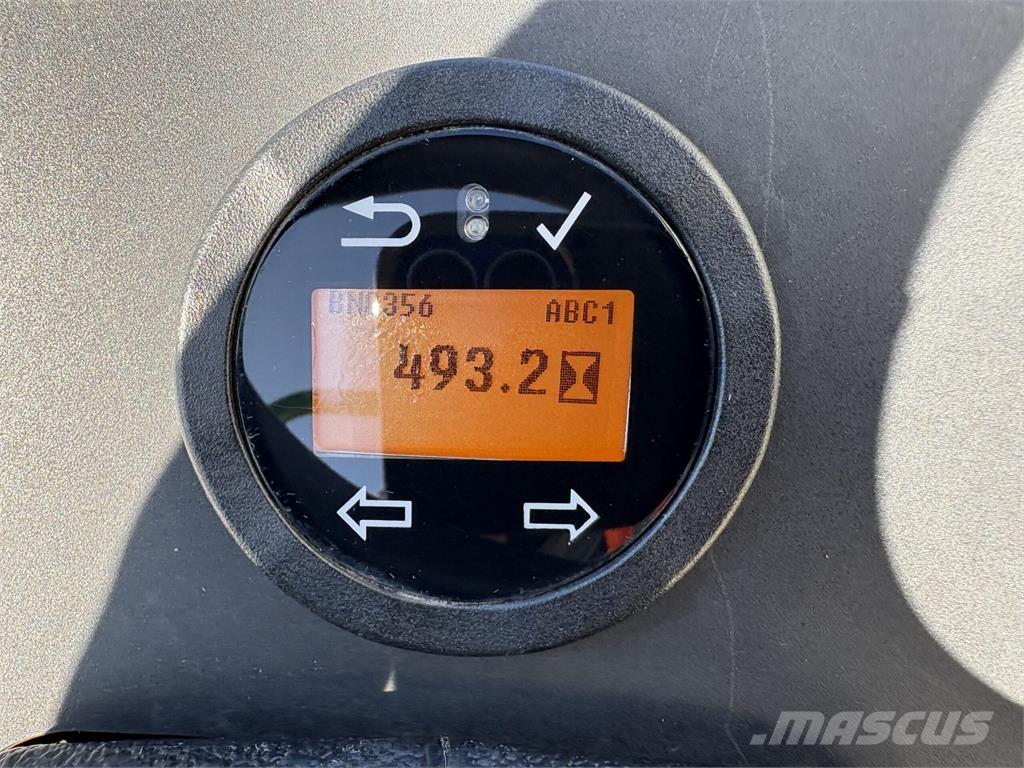 John Deere 1570 騎乘式割草機