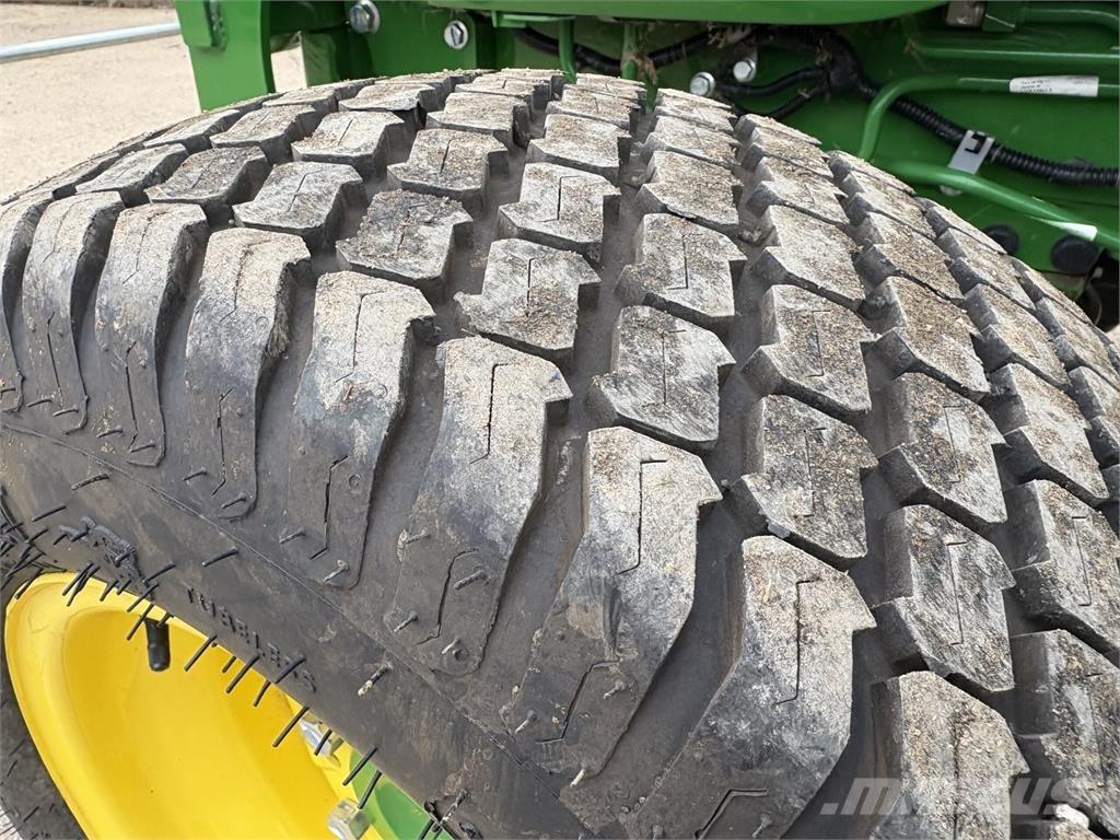 John Deere 4066R 小型曳引機