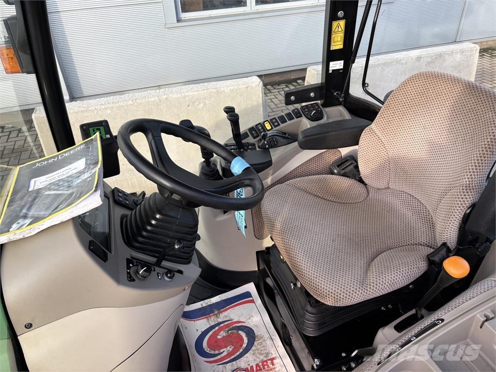 John Deere 4066R 小型曳引機