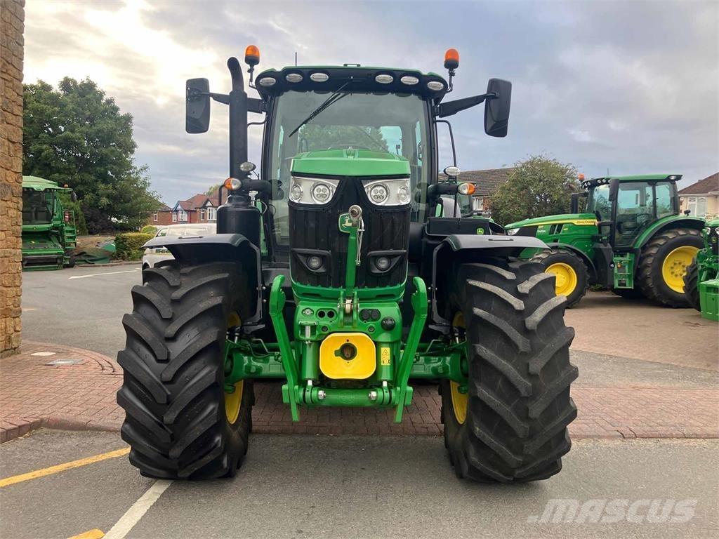 John Deere 6215R 曳引機