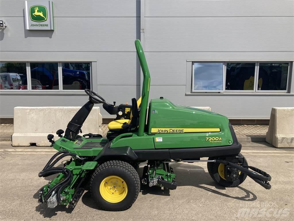 John Deere 7200A 手扶式割草機