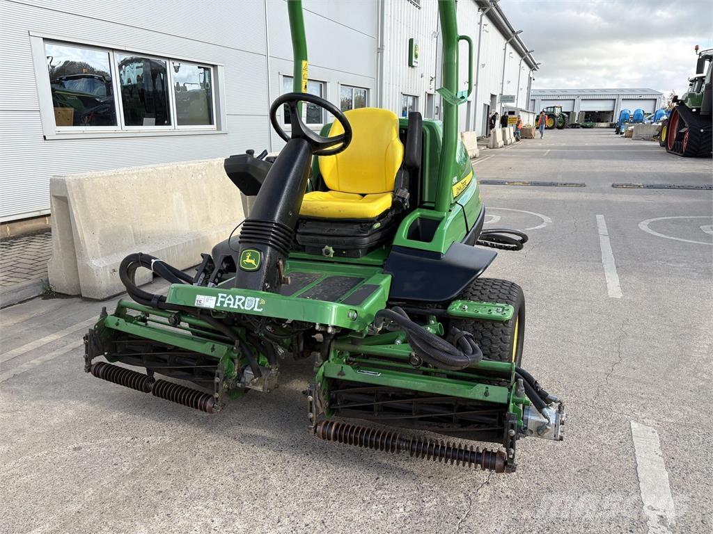John Deere 7200A 手扶式割草機