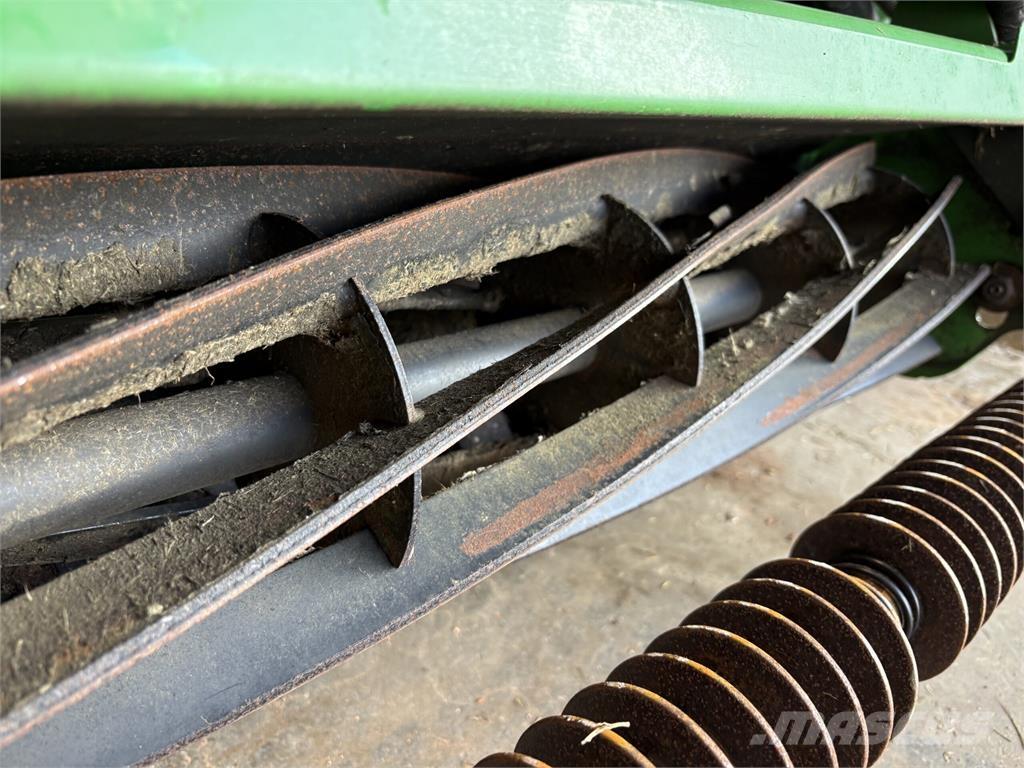 John Deere 7200A 手扶式割草機