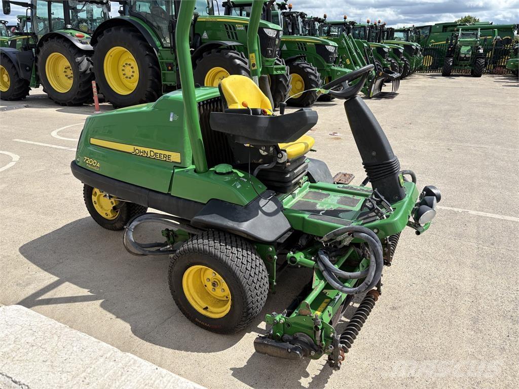John Deere 7200A 手扶式割草機