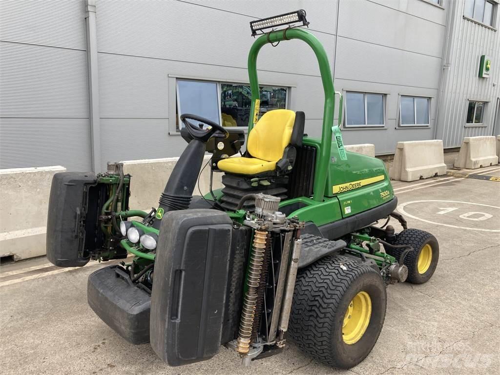 John Deere 7500AE 手扶式割草機