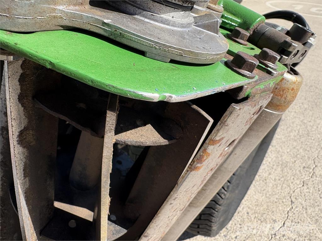 John Deere 7700A 手扶式割草機