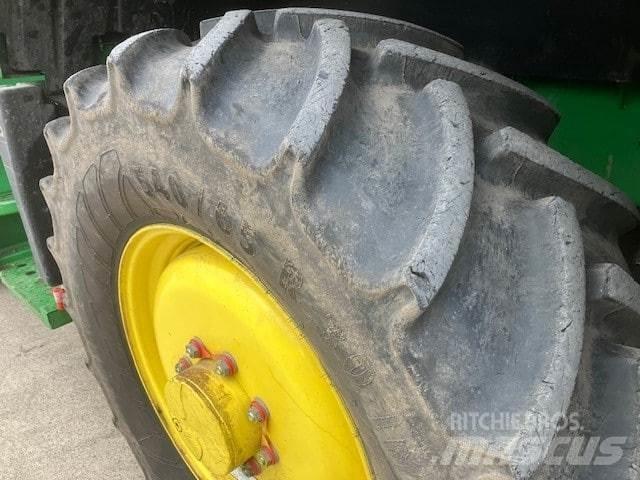 John Deere 8500i 自走式飼料採集機