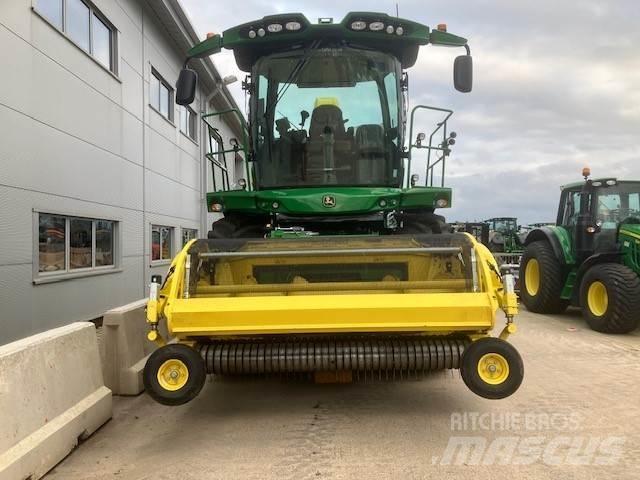 John Deere 8500i 自走式飼料採集機