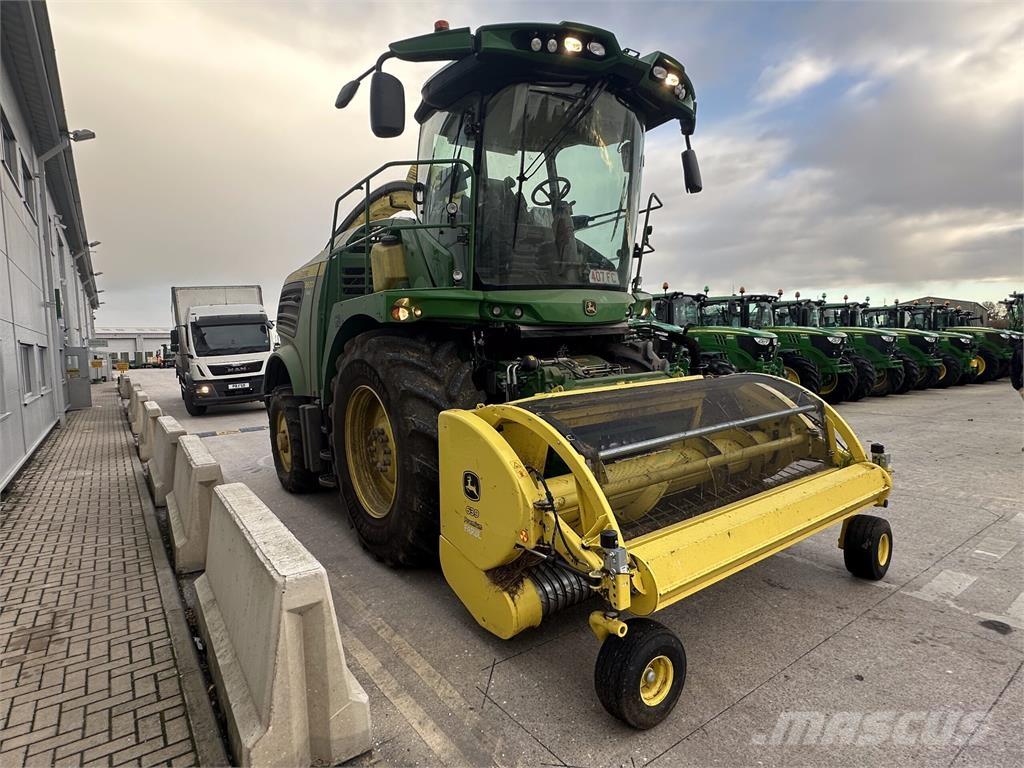 John Deere 8600i 自走式飼料採集機