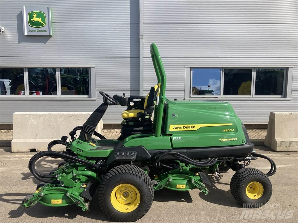 John Deere 8800A 手扶式割草機