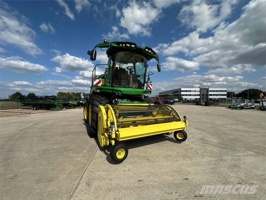 John Deere 9700i 自走式飼料採集機
