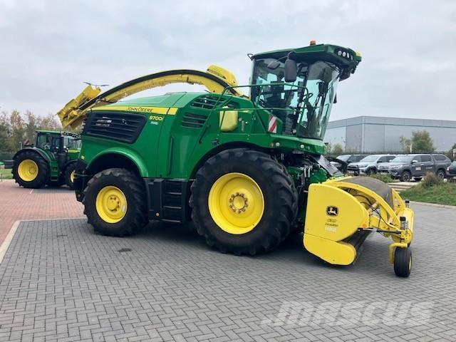 John Deere 9700i 自走式飼料採集機