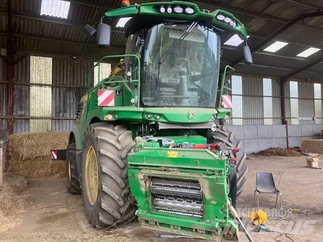 John Deere 9900 自走式飼料採集機
