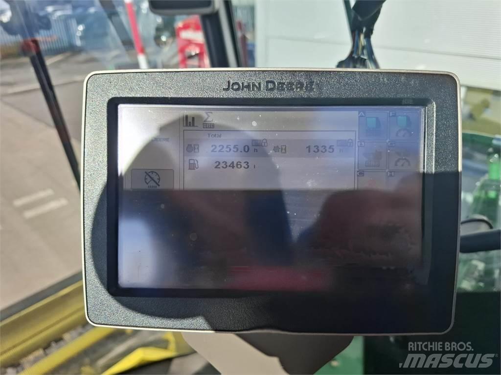 John Deere 9900 自走式飼料採集機
