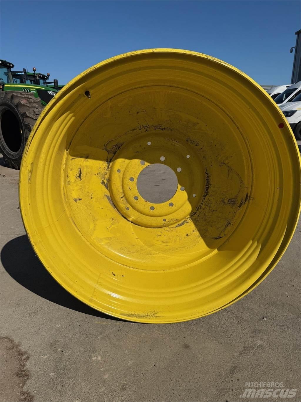John Deere Example 輪胎、車輪和輪圈
