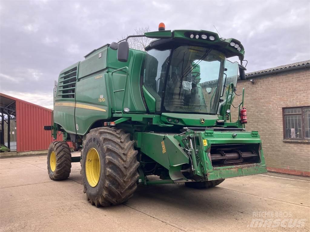 John Deere T670 HM 聯合收穫機