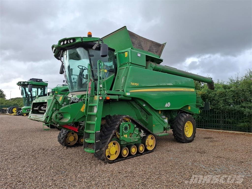 John Deere T670i 聯合收穫機