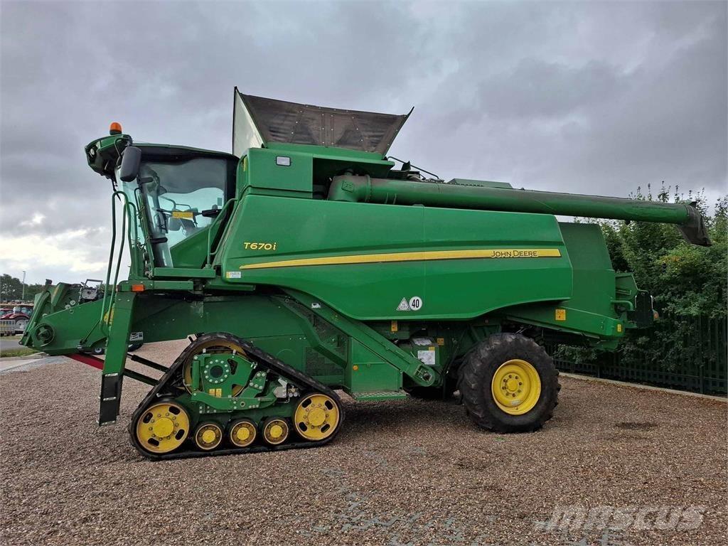 John Deere T670i 聯合收穫機