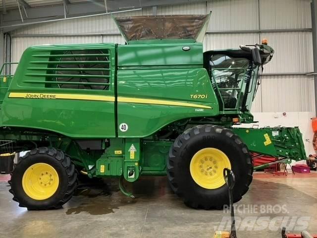 John Deere T670i 聯合收穫機