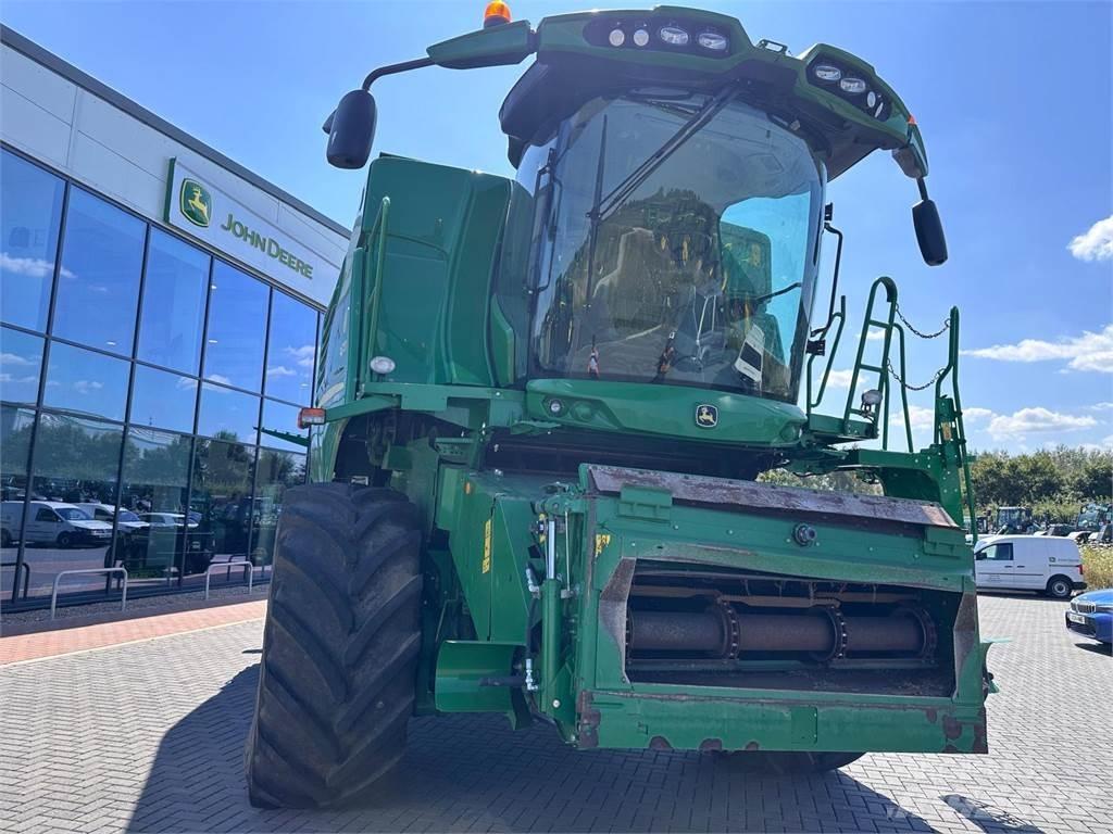 John Deere T670i HM 聯合收穫機