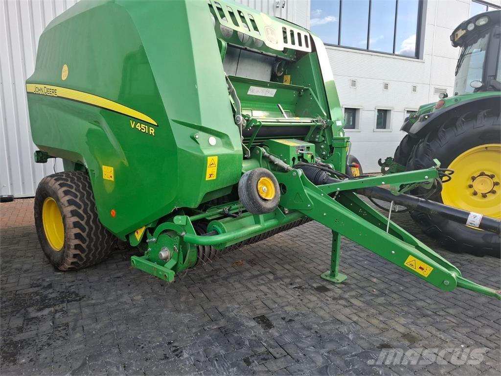 John Deere V451R 方形打捆機