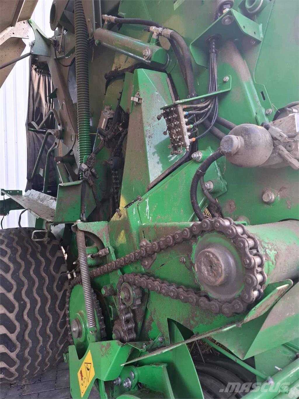 John Deere V451R 方形打捆機