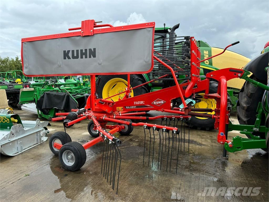 Kuhn GA 4201 耙與翻草機