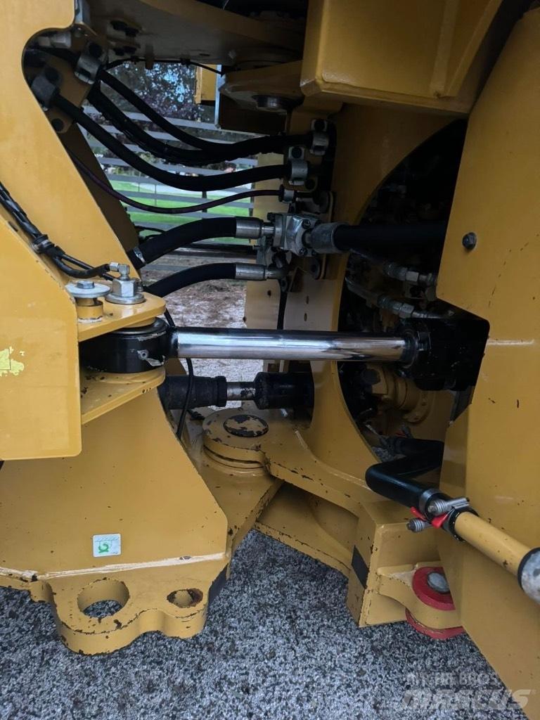 CAT 972 M 輪胎式裝載機