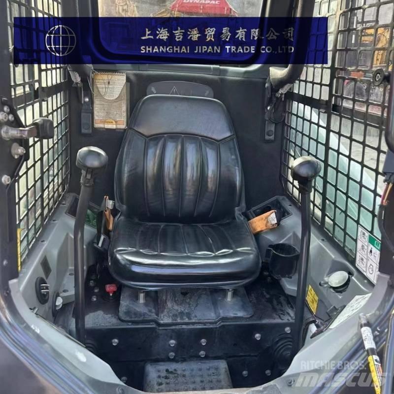 Bobcat s450 滑移轉向裝載機