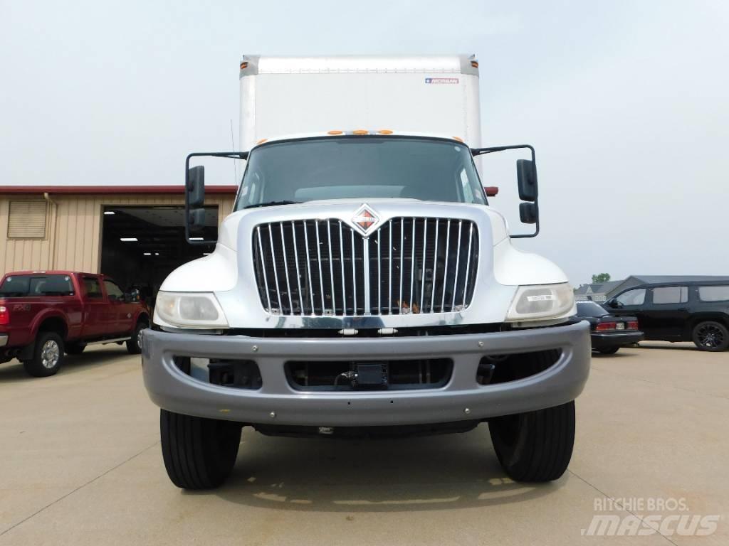 International 4300 貨櫃框架卡車