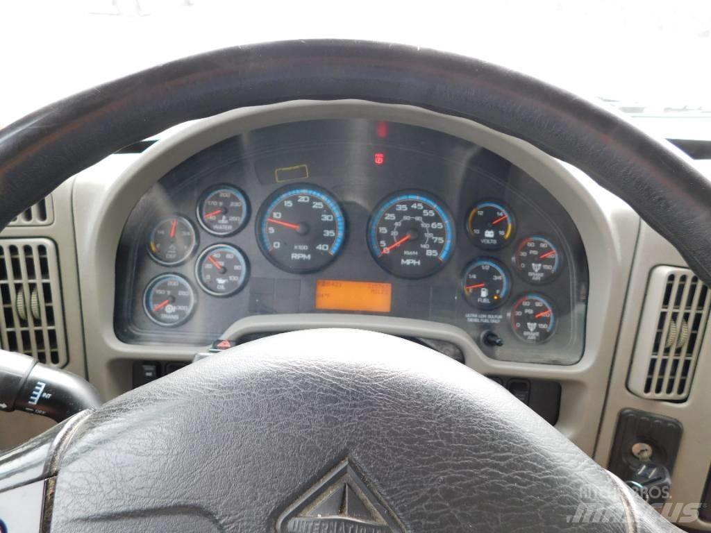 International 4300 貨櫃框架卡車