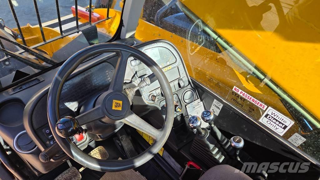 JCB 535-125 伸縮臂操作車