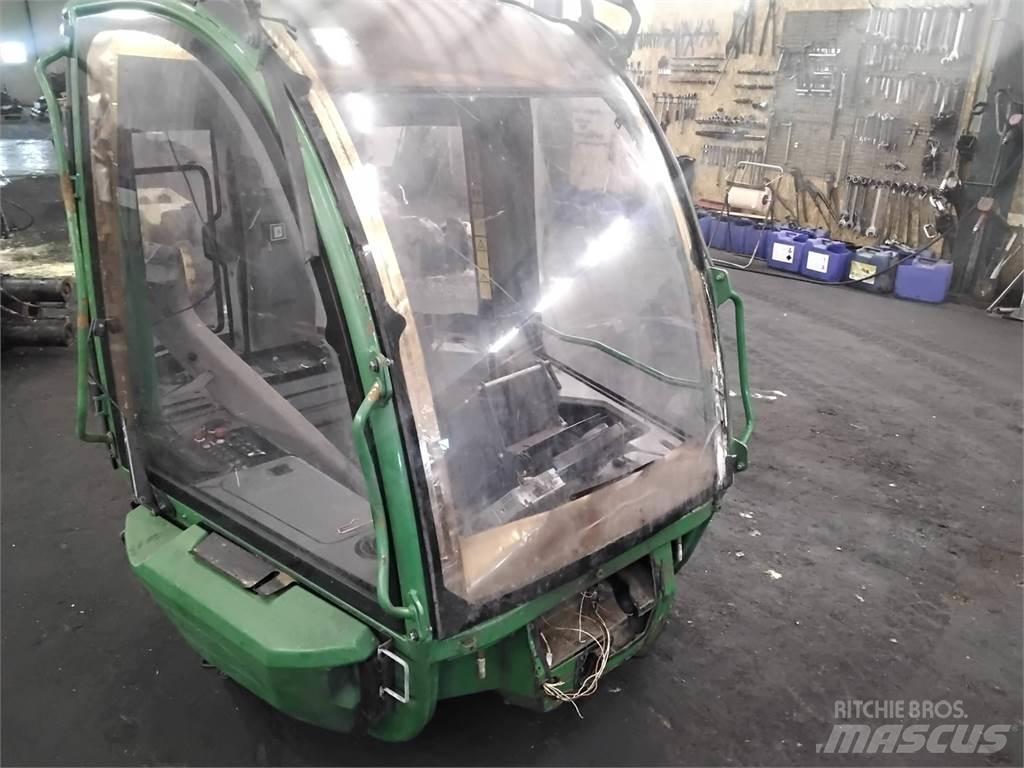 John Deere 1270E 駕駛室與內部
