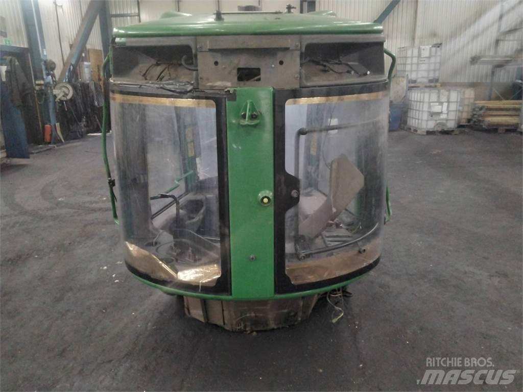 John Deere 1270E 駕駛室與內部