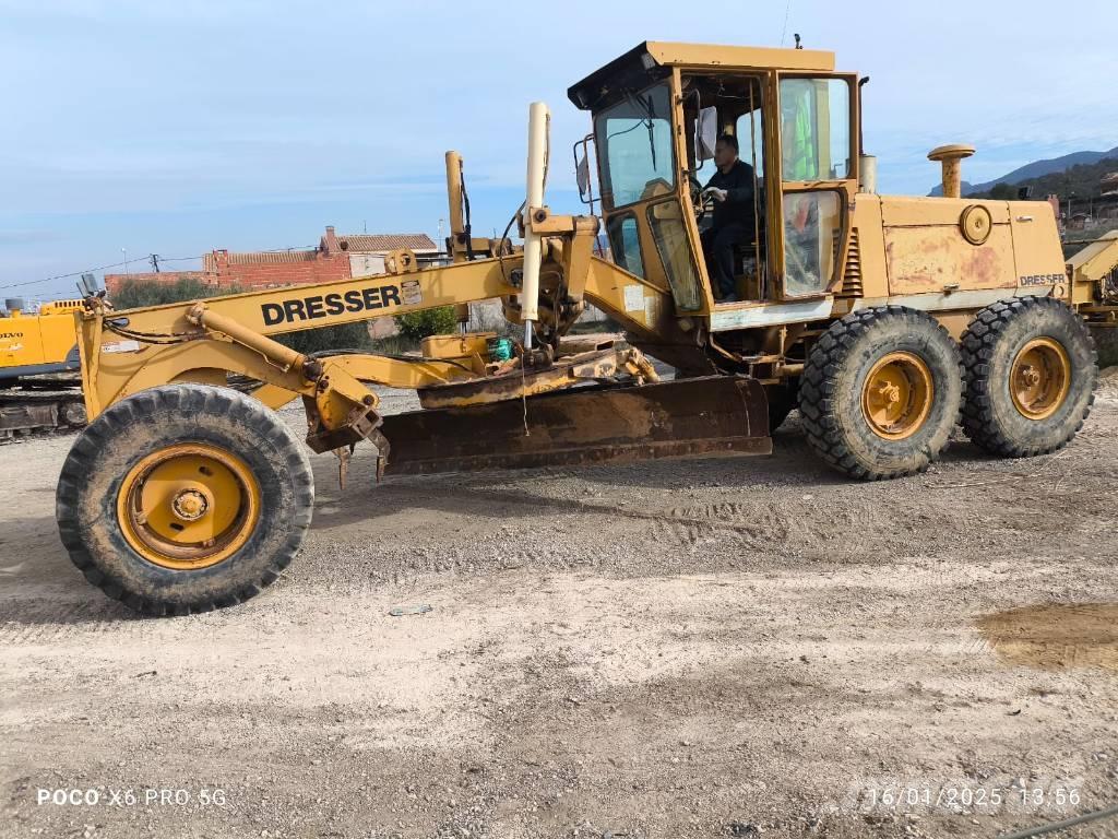 Dresser 830 平土機