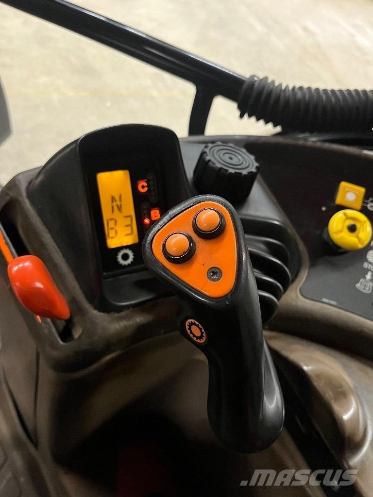 New Holland M 115 曳引機