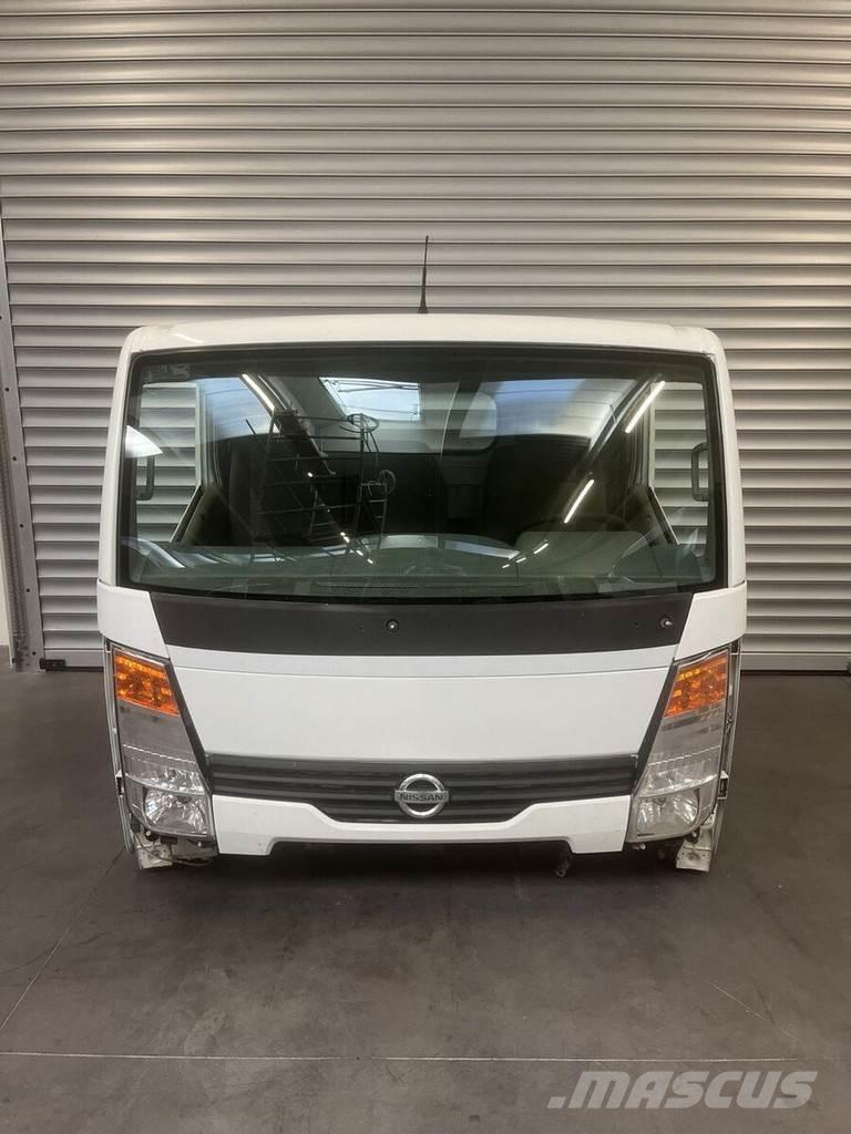 Nissan Cabstar 駕駛室與內部