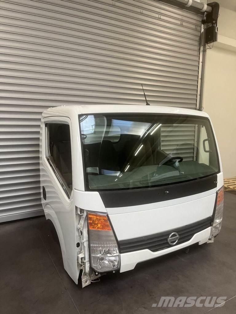 Nissan Cabstar 駕駛室與內部