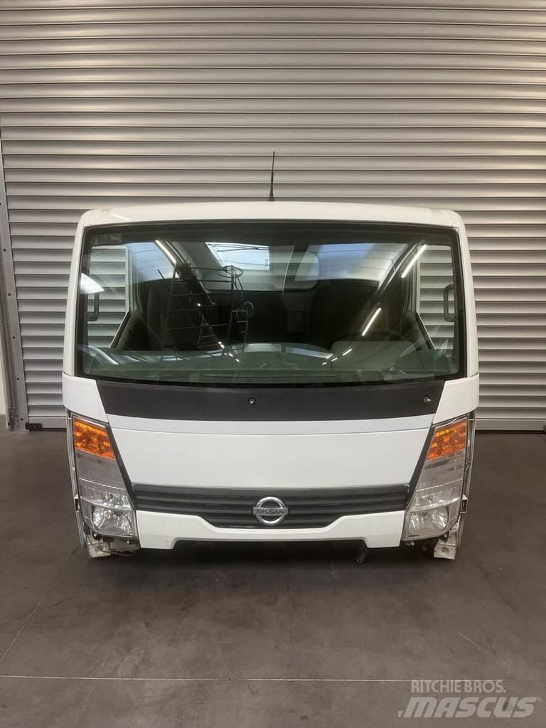 Nissan NT400 駕駛室與內部