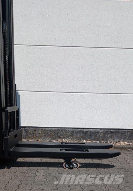 Toyota SWE160L 自走式堆積機