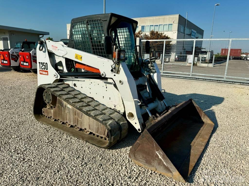 Bobcat T 250 推土機
