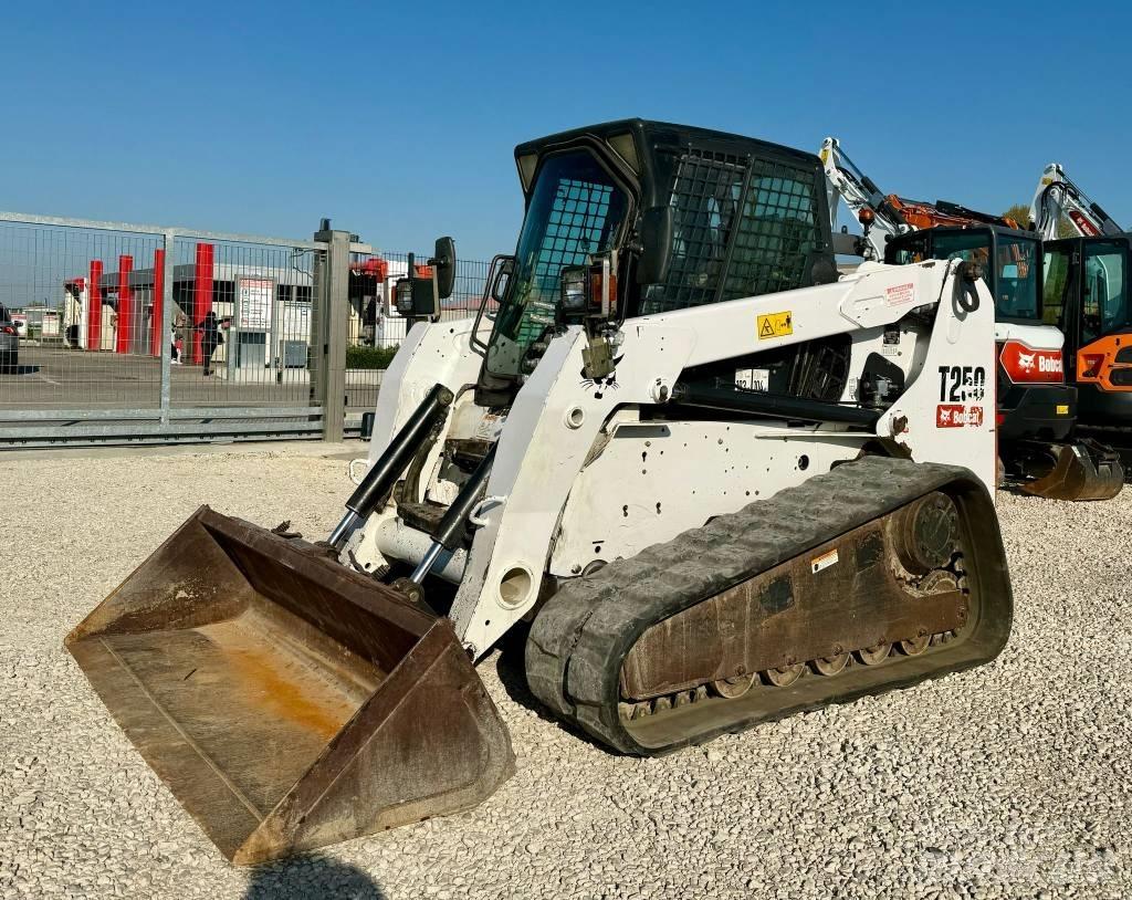 Bobcat T 250 推土機