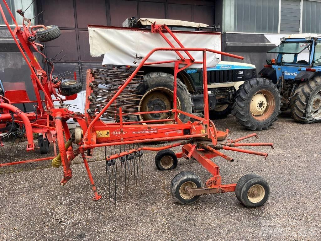 Kuhn GA 4121 G M 耙與翻草機