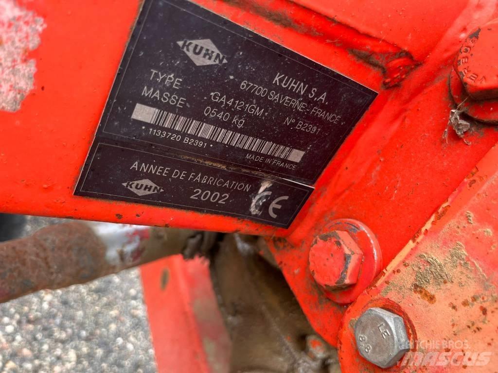 Kuhn GA 4121 G M 耙與翻草機