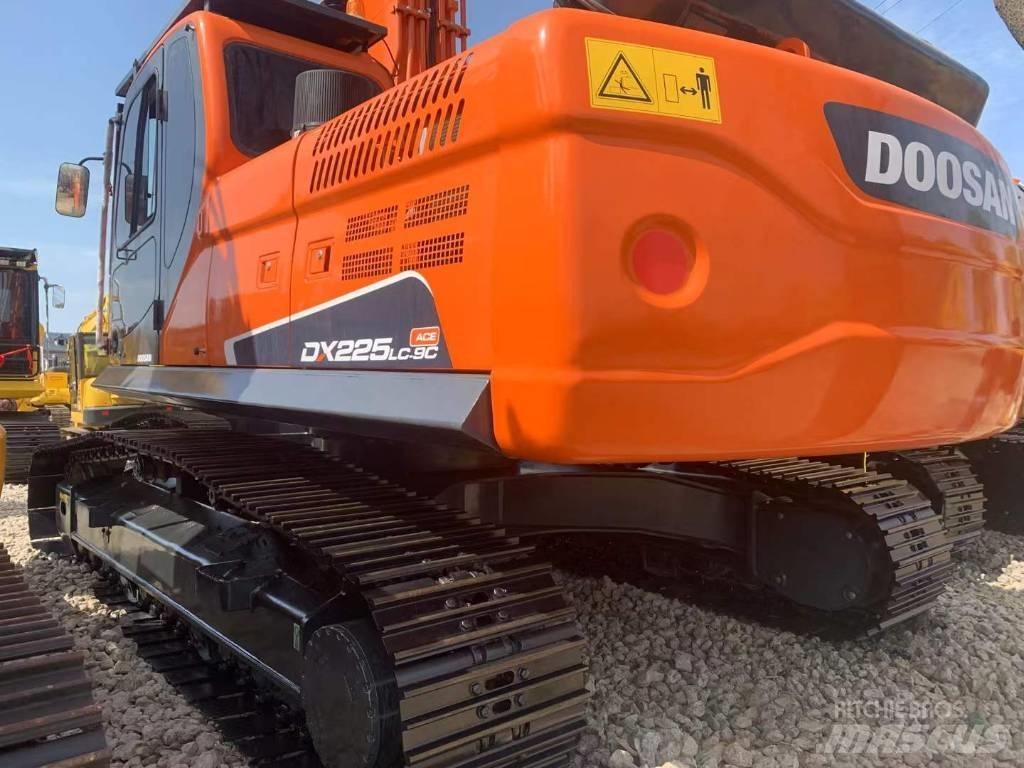 Doosan DX 225 履帶式 挖土機/掘鑿機/挖掘機