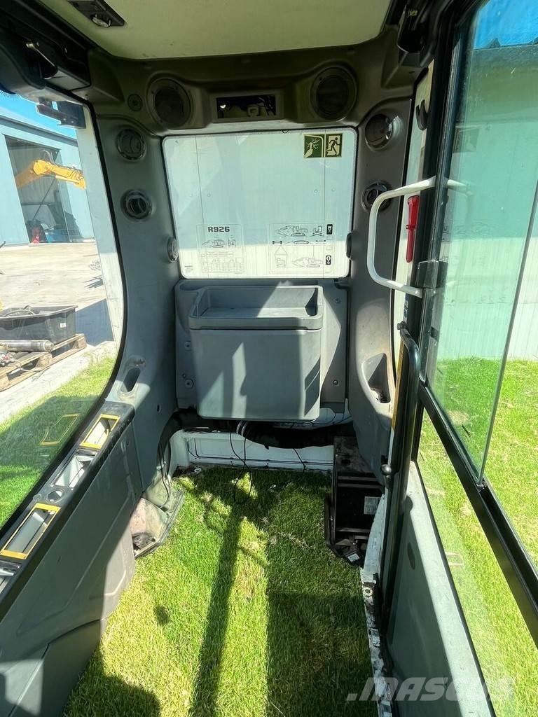Liebherr 11407040 駕駛室與內部