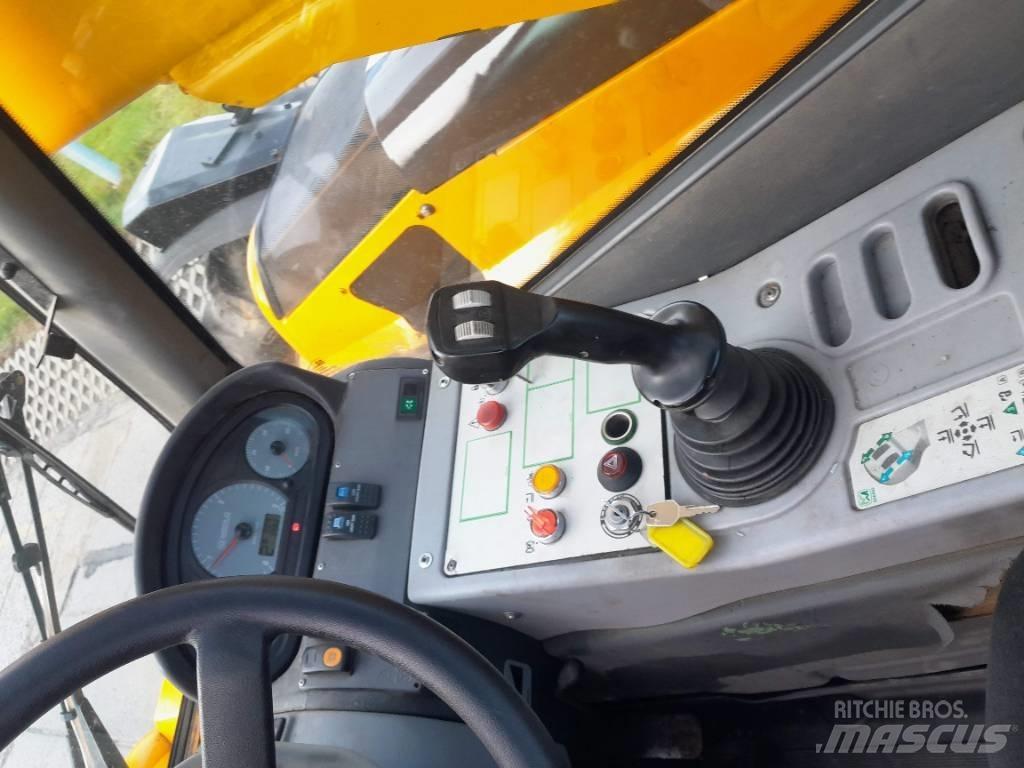 Merlo P 32.6 L 伸縮臂操作車