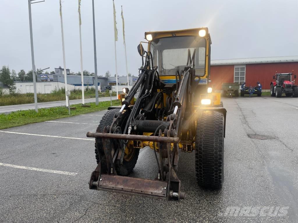 Volvo BM 4200 輪胎式裝載機