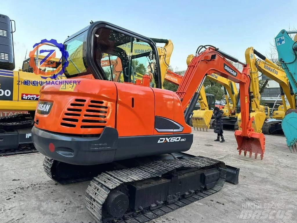 Doosan DX 60 小型挖土機/掘鑿機<7t(小型挖掘機)