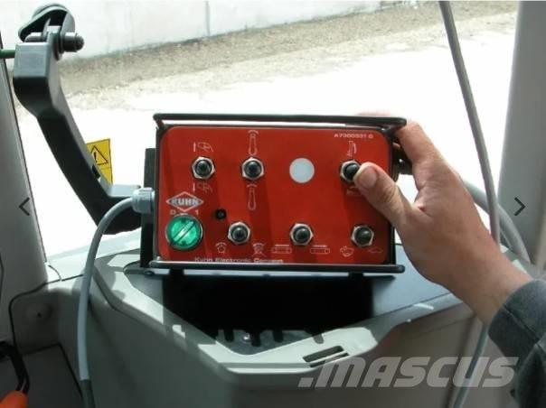 Kuhn Primor 2060 M 草捆撕碎機、切割機、拆袋機